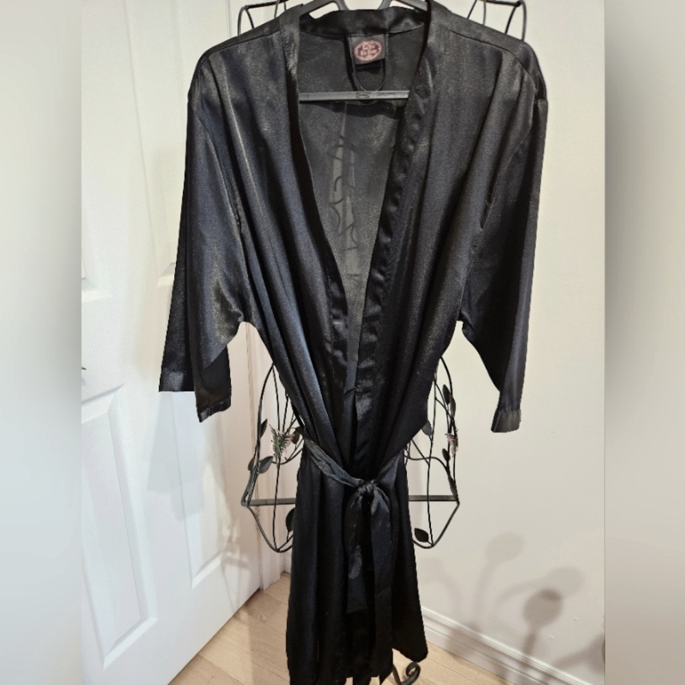 Satin‎ kimono
